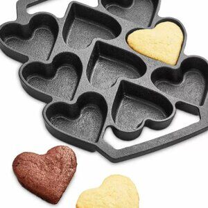 NEW Cast Iron Valentine's Day Heart-Shaped Cookie Cornbread Candy Muffin Mold
